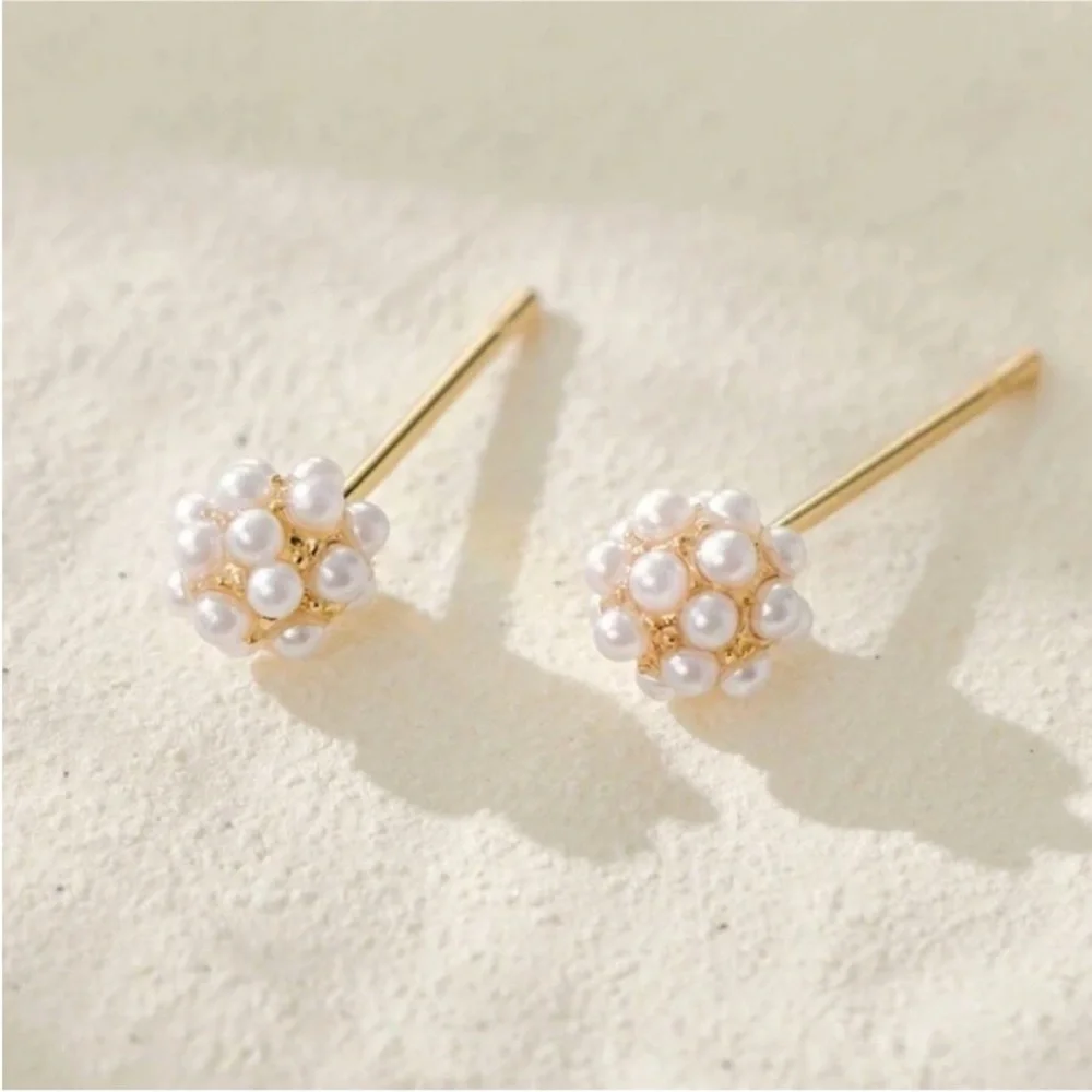 New! Gold Petite Pearl Micro Post Earrings (3033) NWOT